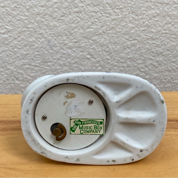 Vintage San Francisco Music Box Co. Blue & White Porcelain Musical Figurine - Picture 12 of 13